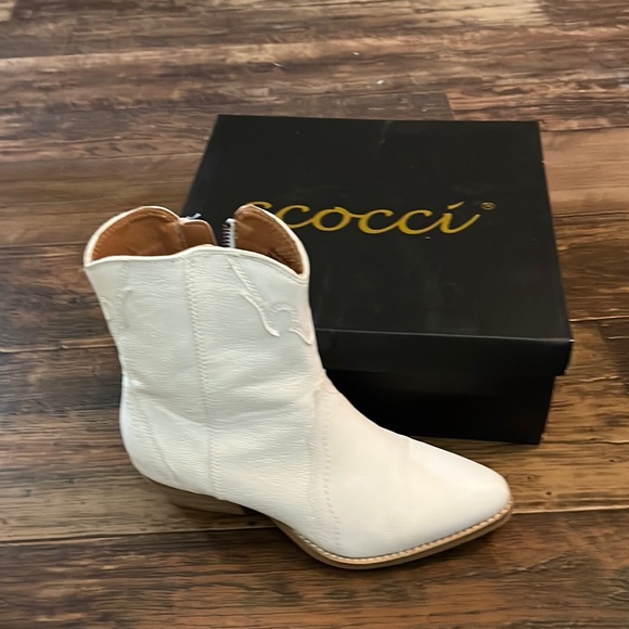 CCOCCI Shoes - Womens Boots size 7.5